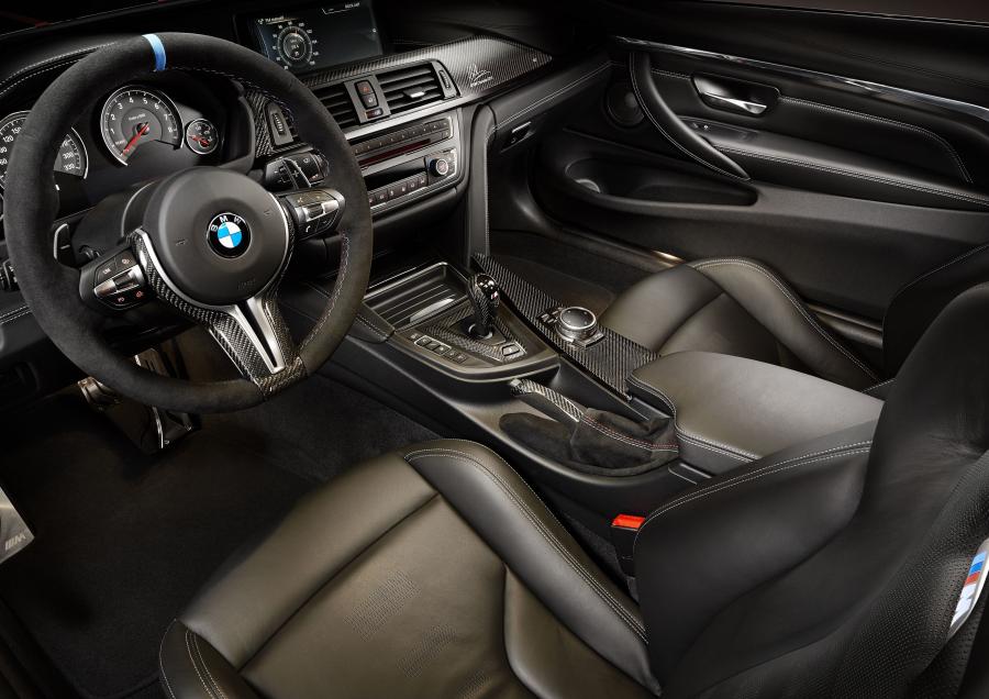 Интерьер BMW M4 Coupe DTM Champion Edition 2014 года  (фото 2 из 8)